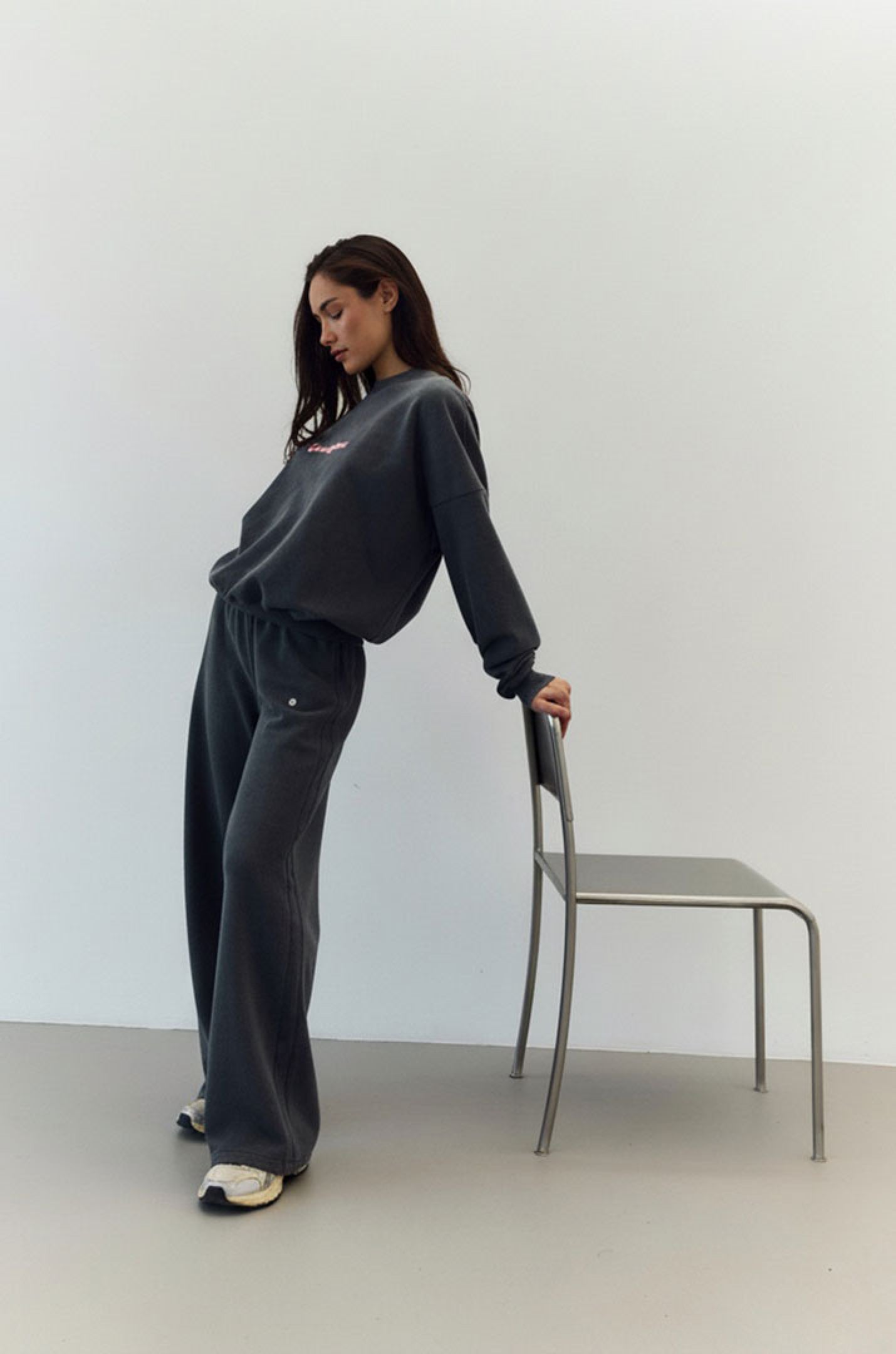 Штани з вишивкою мяч та лого