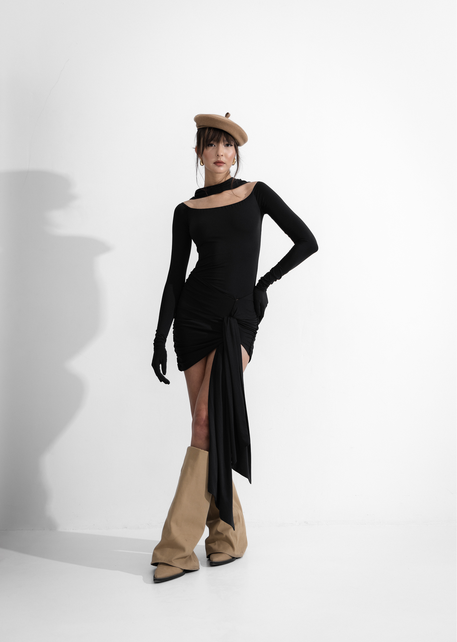 Міні сукня зі шлейфом