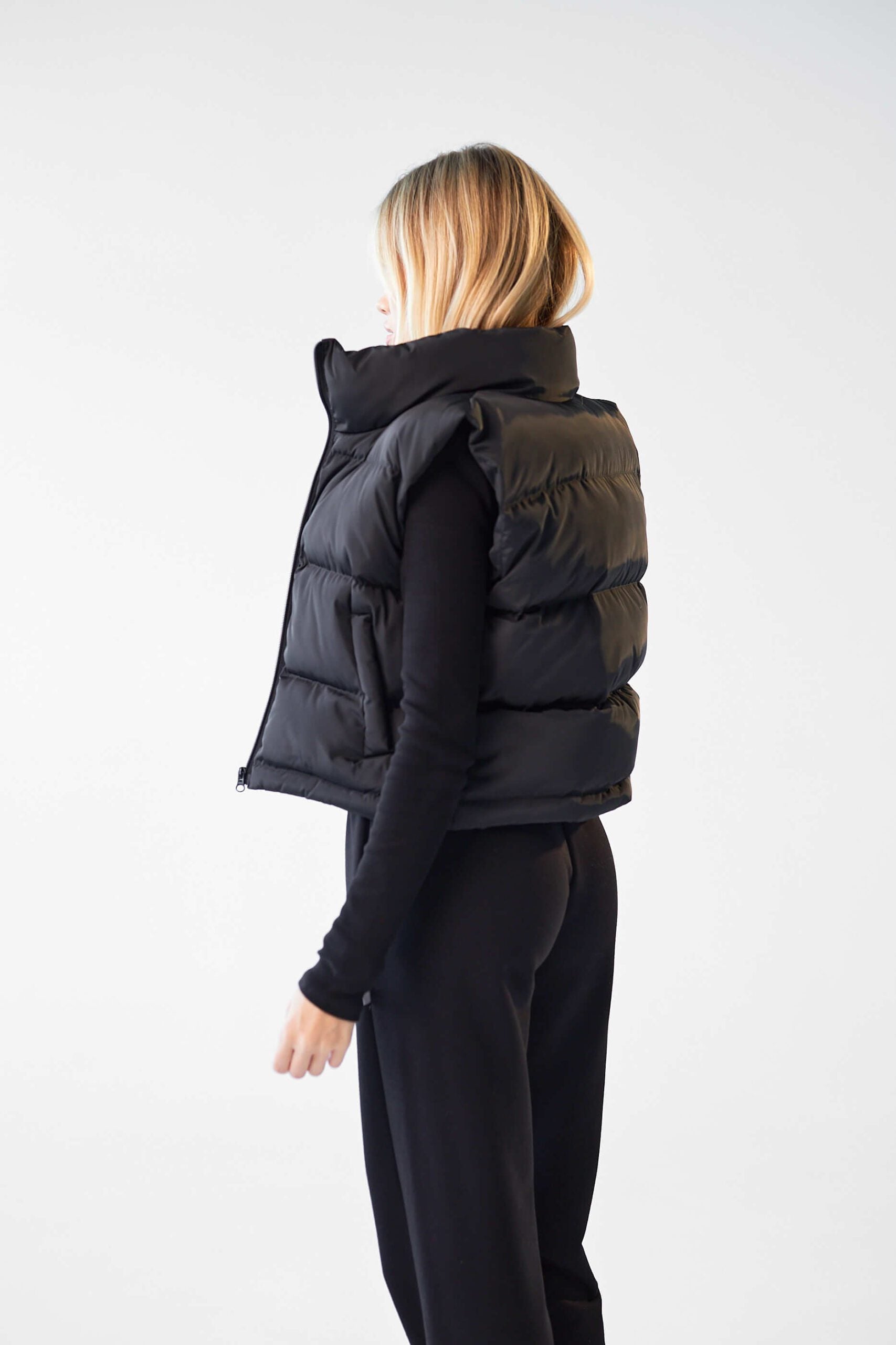 Жилет вкорочений на блискавці