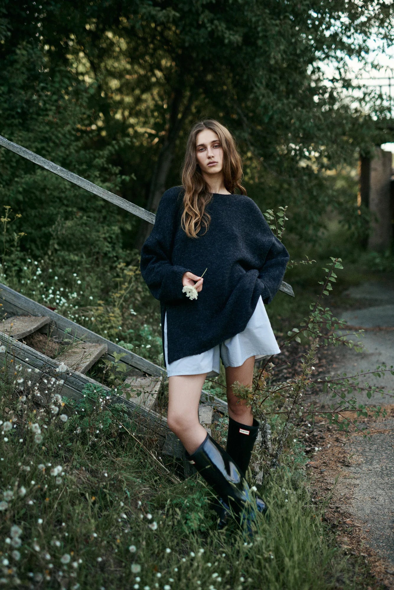 Светр з відкритою спиною