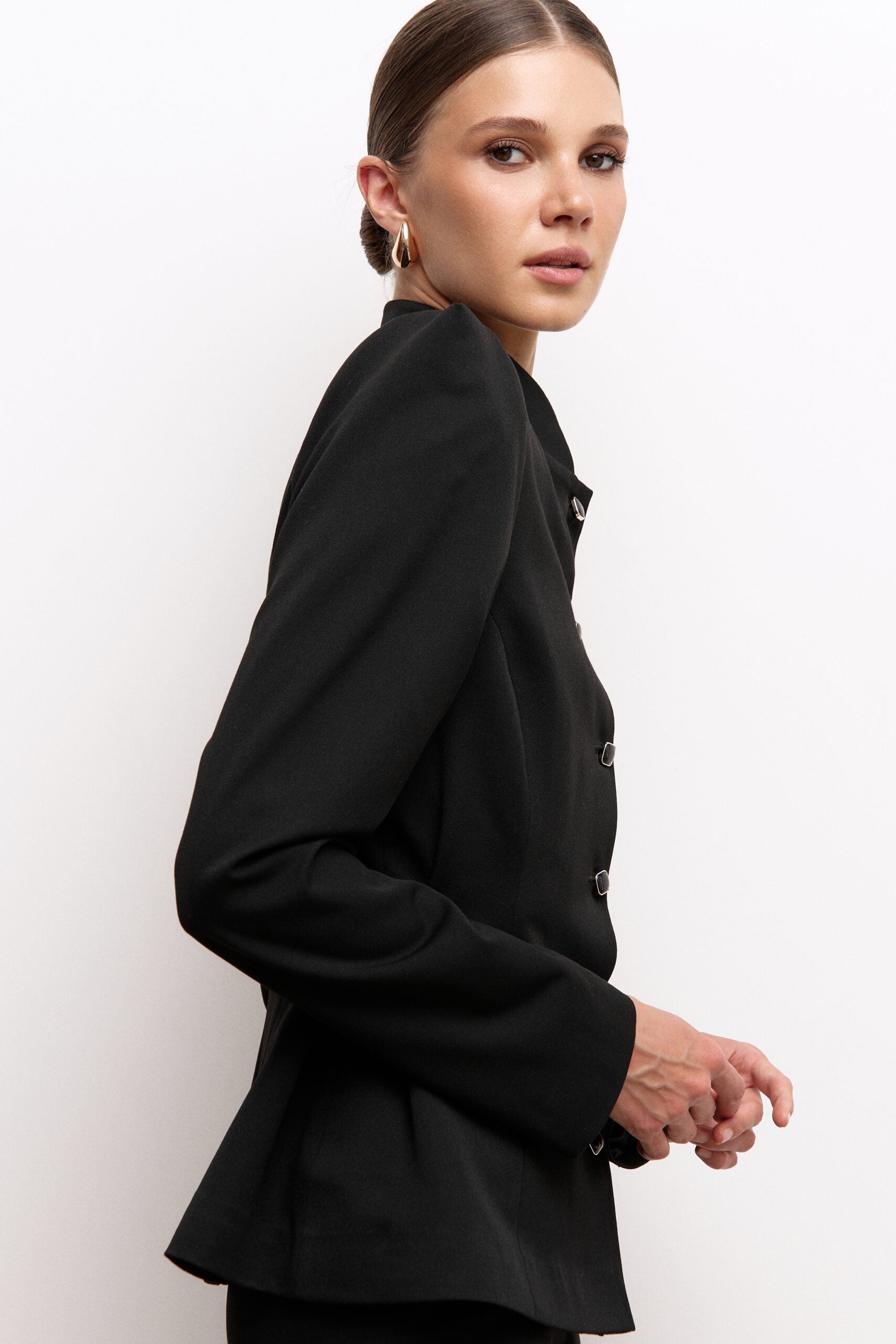 Жакет гостре плече