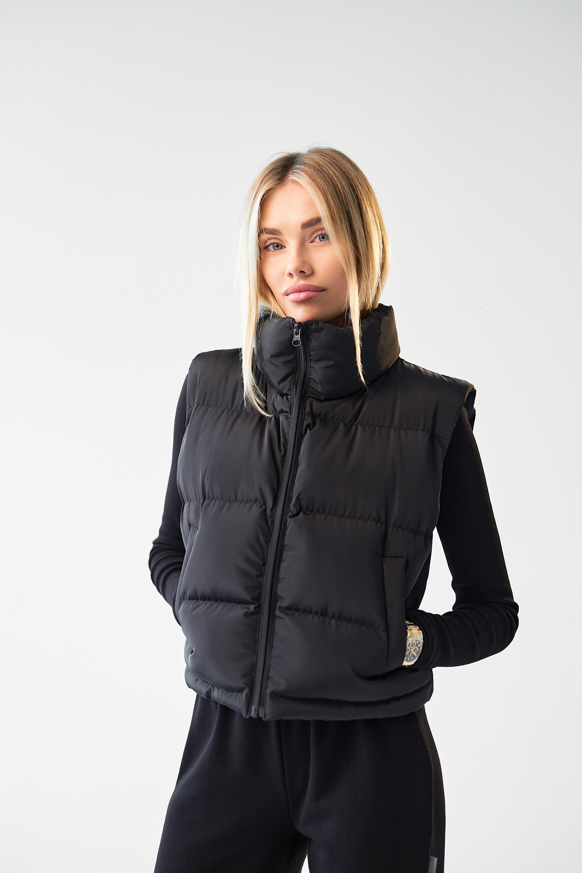 Жилет вкорочений на блискавці