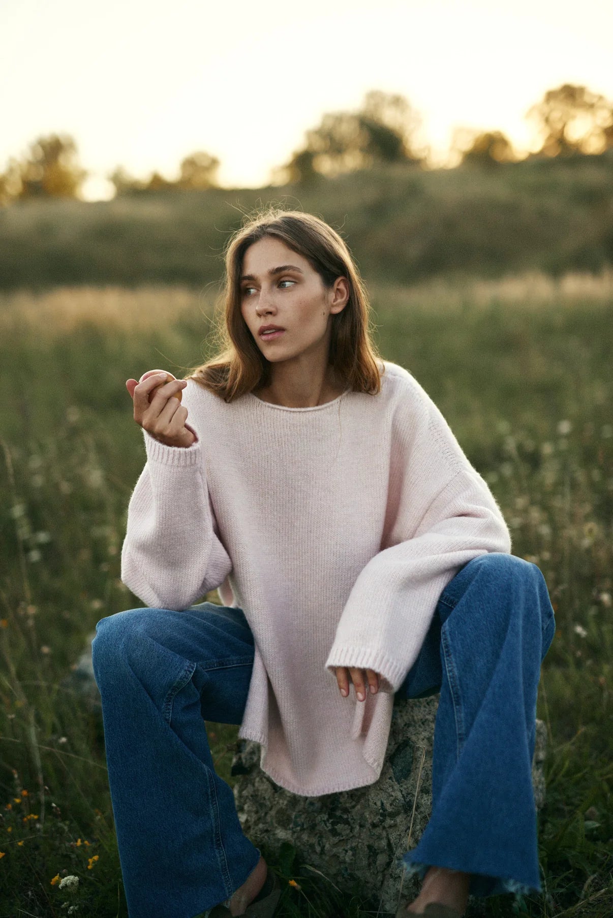 Светр з відкритою спиною